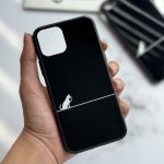 قاب موبایل آیفون سگ روی دیوار