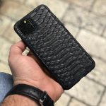 قاب موبایل آیفون پوست کروکودیل طرح درشت مشکی چرم طبیعی