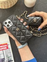 قاب موبایل آیفون شنل بالشتی جاکارتی + بند طلایی - تصویر 3