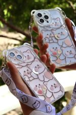 قاب موبایل آیفون خانواده گربه های بازیگوش + بندست - تصویر 3