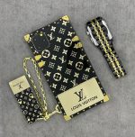 قاب موبایل آیفون لویی ویتون گلد بلک صندوقی فونتی + آویزست - تصویر 2