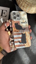 قاب موبایل ( آیفون ) پلنگی گربه سیاه میو + بندست