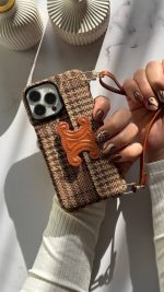 قاب موبایل ( آیفون ) سلین استریپ پارچه ای قهوه ای جاکارتی + بند بلند - تصویر 2