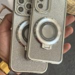 قاب موبایل ( آیفون - سامسونگ ) کلاسیک دور نگین طرح مگسیفیت استندشو