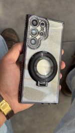 قاب موبایل ( آیفون - سامسونگ ) کلاسیک دور نگین طرح مگسیفیت استندشو - تصویر 3