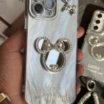 قاب موبایل ( آیفون - سامسونگ ) میکی اسکوییکی داگ آیینه ای نگین دار + بندست