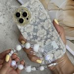 قاب موبایل ( آیفون ) گل مستر پیس سفید نقره ای + بندست مخملی