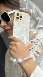 قاب موبایل ( آیفون ) گل مستر پیس سفید نقره ای + بندست مخملی - تصویر 3