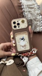 قاب موبایل ( آیفون ) گربه فلوریتا جاکارتی + بند اسکارف