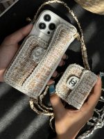 قاب موبایل آیفون شنل کنفی جاکارتی بندست بلند - تصویر 2