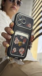 قاب موبایل آیفون گل رزا نرا جاکارتی دار + بندست اسکارف - تصویر 3