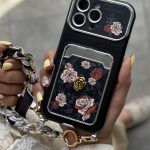 قاب موبایل آیفون گل رزا نرا جاکارتی دار + بندست اسکارف