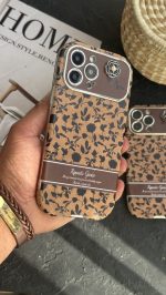 قاب موبایل آیفون گل رز رمانتیک گاردن قهوه ای - تصویر 2