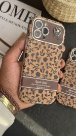 قاب موبایل آیفون گل رز رمانتیک گاردن قهوه ای