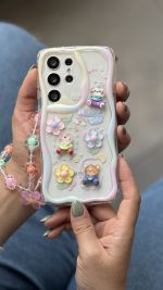 قاب موبایل ( سامسونگ - آیفون ) خرگوش و خرس بامزی + بندست بابونه - تصویر 2