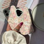 قاب پیشی در باغ گل (بدون آویز ) (کدC2061)