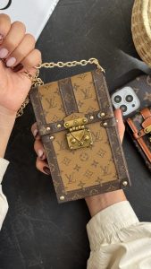 کیف فری سایز یک طرفه لویی ویتون صندوقی + بندزنجیری