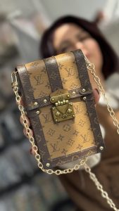 کیف فری سایز یک طرفه لویی ویتون صندوقی + بندزنجیری - تصویر 2
